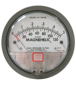 Magnehelic pressure gauge with scale from 0 to 0.5 inches of water (0 to 120 Pa), to indicate differential pressure