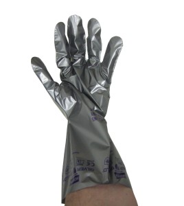 Gants Silver Shield ambidextres sans poudre de 2,7 mils d'épaisseur pour protection chimique. Vendu en paquet de 10 paires.