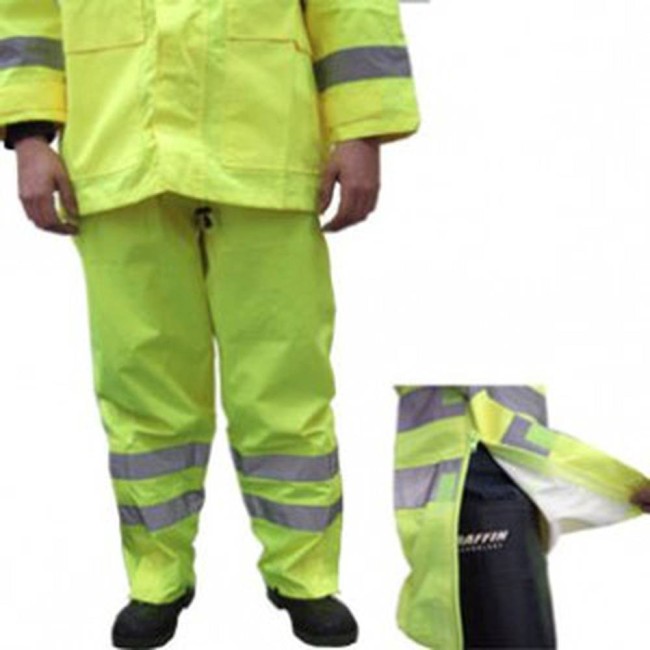 Pantalon imperméable haute visibilité jaune fluo avec bandes réfléchissantes argentées. 