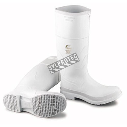 Waterproof white PVC boots with steel toes and anti-slip soles, compliant with ASTM F2413-05 standards.