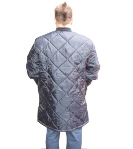 Long quilted refrigerator coat with 2 pockets and snap buttons.