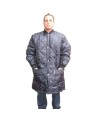 Long quilted refrigerator coat with 2 pockets and snap buttons.