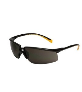 3M Privo protective eyewear with anti-fog treated grey polycarbonate lens. Offers balance between comfort, protection & fashion