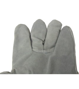 18 in long Endura® side-split cowhide welding glove with level 2 heat resistance. Large one-size-fits-all, sold in pairs.