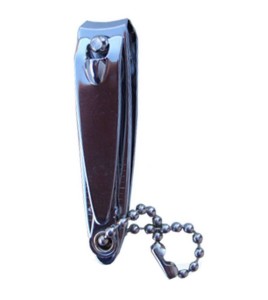 Nail clippers, 2 1/2 in (6.4 cm).