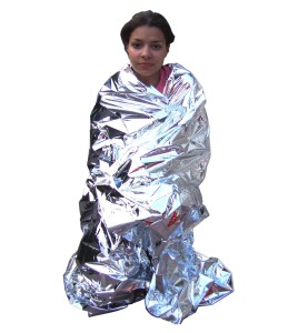 Weatherproof reflective mylar disposable emergency blanket, 204 x 140 cm (56 x 80 in).