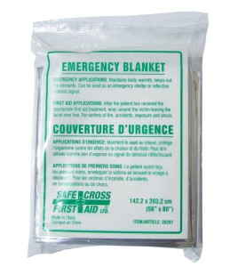 Weatherproof reflective mylar disposable emergency blanket, 204 x 140 cm (56 x 80 in).