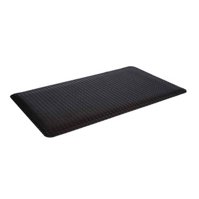 Black anti-fatigue carpet 5/8 in, made of rubberand and Deck Plate on surface .