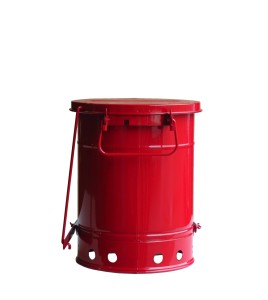 Container for oily or solvent-soaked rags, 6 gallons, with pedal, FM, UL, OSHA approuved.