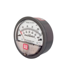 Magnehelic S2000 pressure gauge with scale from 0 to 0.25 inches of water (0 to 60 Pa), to indicate differential pressure