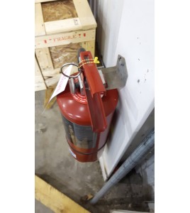 Wall hanger for Pyrene CO2 or chemical powder extinguishers, 10 lbs