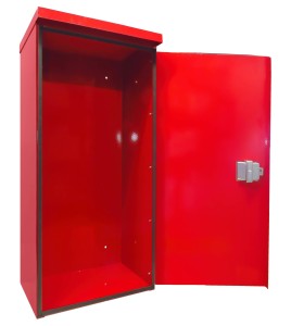 Surface-mounted outdoors steel fire cabinet for 10 lbs extinguishers.