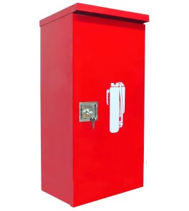 Surface-mounted outdoors steel fire cabinet for 10 lbs extinguishers.