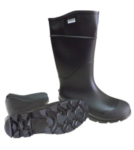 Bottes imperméables faites de PVC noir, la  tige (hauteur) de la botte est de 16 po (41 cm).