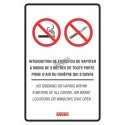 Affiche bilingue « Interdiction de fumer ou de vapoter à moins de 9 mètres » disponible en deux matériels. 