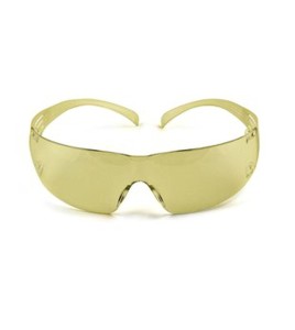 Lunette de sécurité SecureFit pour protection oculaire de 3M. Lentille ambrée antibuée pour protection de l'éclairage bleuté