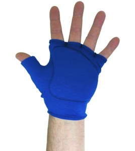 Gants anti-impact d’Impacto sans doigts, utilisé comme doublure.