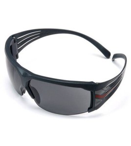 Lunette de sécurité SecureFit SF602FGAF pour protection oculaire de 3M. Lentille grise antibuée avec monture grise et rouge