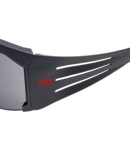 3M SF602FGAF SecureFit protective eyewear with anti-fog treated grey polycarbonate lens.