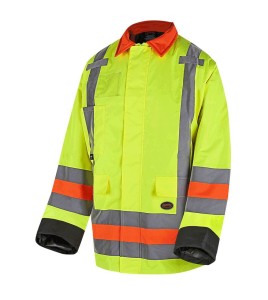 Winter High-visibility coat for roadwork flaggers, compliant with new Transports Québec regulation. 