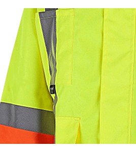 Winter High-visibility coat for roadwork flaggers, compliant with new Transports Québec regulation. 